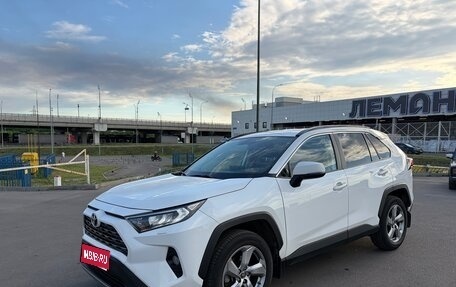 Toyota RAV4, 2021 год, 3 000 000 рублей, 1 фотография