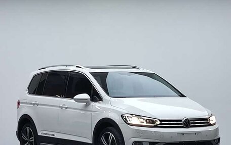 Volkswagen Touran III, 2022 год, 1 700 018 рублей, 1 фотография
