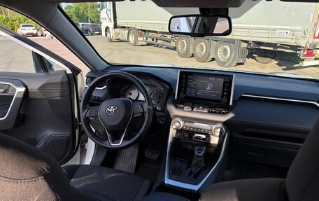 Toyota RAV4, 2021 год, 3 000 000 рублей, 8 фотография
