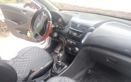 Hyundai Solaris II рестайлинг, 2014 год, 750 000 рублей, 14 фотография