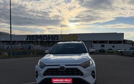 Toyota RAV4, 2021 год, 3 000 000 рублей, 2 фотография