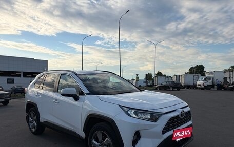 Toyota RAV4, 2021 год, 3 000 000 рублей, 3 фотография