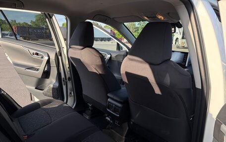 Toyota RAV4, 2021 год, 3 000 000 рублей, 10 фотография