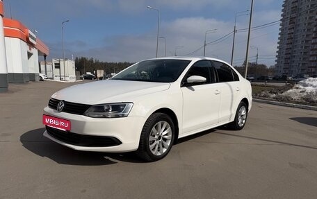 Volkswagen Jetta VI, 2012 год, 900 000 рублей, 3 фотография
