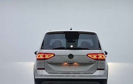 Volkswagen Touran III, 2022 год, 1 700 018 рублей, 5 фотография