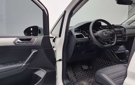 Volkswagen Touran III, 2022 год, 1 700 018 рублей, 7 фотография