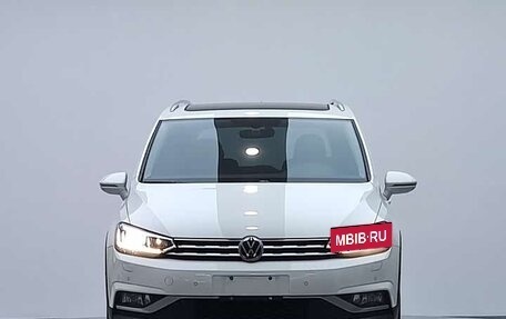 Volkswagen Touran III, 2022 год, 1 700 018 рублей, 2 фотография