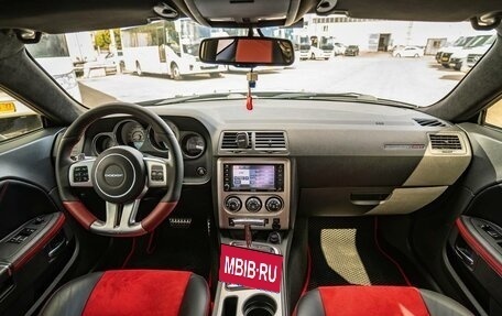 Dodge Challenger III рестайлинг 2, 2013 год, 4 300 000 рублей, 12 фотография