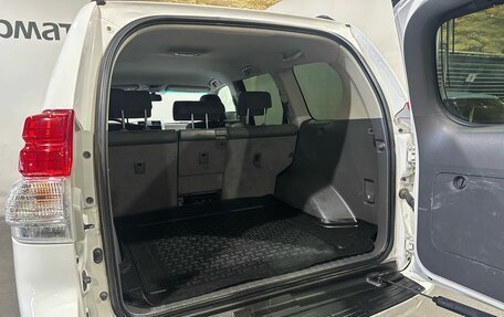 Toyota Land Cruiser Prado 150 рестайлинг 2, 2011 год, 2 800 000 рублей, 10 фотография