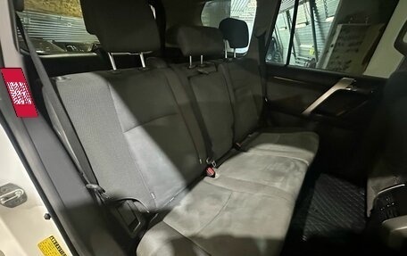 Toyota Land Cruiser Prado 150 рестайлинг 2, 2011 год, 2 800 000 рублей, 14 фотография