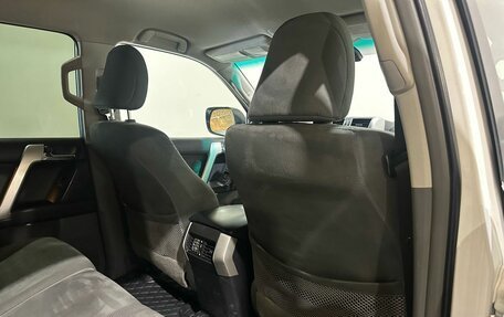 Toyota Land Cruiser Prado 150 рестайлинг 2, 2011 год, 2 800 000 рублей, 15 фотография