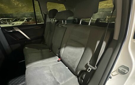 Toyota Land Cruiser Prado 150 рестайлинг 2, 2011 год, 2 800 000 рублей, 17 фотография