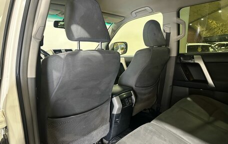 Toyota Land Cruiser Prado 150 рестайлинг 2, 2011 год, 2 800 000 рублей, 18 фотография
