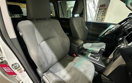 Toyota Land Cruiser Prado 150 рестайлинг 2, 2011 год, 2 800 000 рублей, 32 фотография