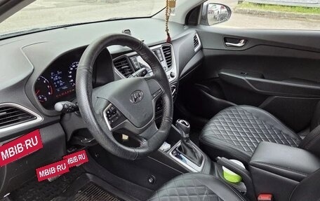 Hyundai Solaris II рестайлинг, 2018 год, 1 700 000 рублей, 3 фотография