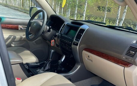 Toyota Land Cruiser Prado 120 рестайлинг, 2005 год, 1 450 000 рублей, 9 фотография