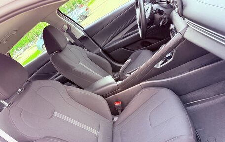 Hyundai Elantra, 2021 год, 1 899 000 рублей, 21 фотография