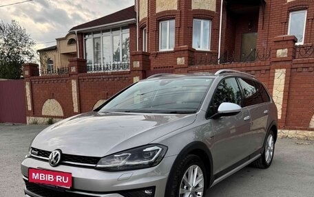 Volkswagen Golf VII, 2018 год, 2 390 000 рублей, 1 фотография