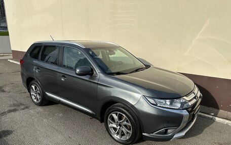 Mitsubishi Outlander III рестайлинг 3, 2015 год, 1 945 000 рублей, 5 фотография
