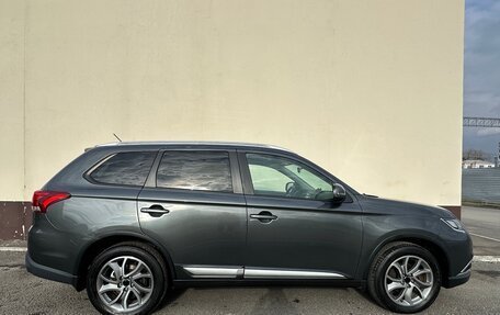 Mitsubishi Outlander III рестайлинг 3, 2015 год, 1 945 000 рублей, 6 фотография