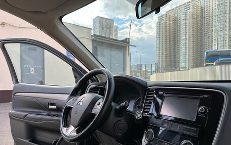 Mitsubishi Outlander III рестайлинг 3, 2015 год, 1 945 000 рублей, 12 фотография