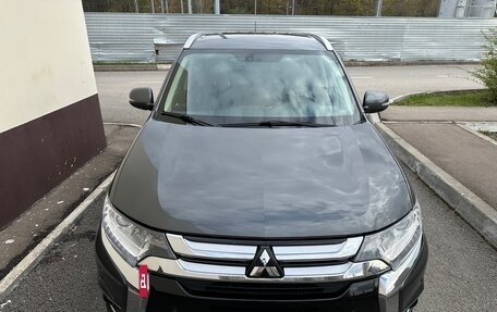 Mitsubishi Outlander III рестайлинг 3, 2015 год, 1 945 000 рублей, 2 фотография