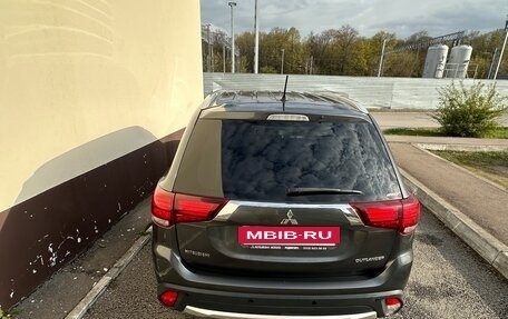 Mitsubishi Outlander III рестайлинг 3, 2015 год, 1 945 000 рублей, 8 фотография