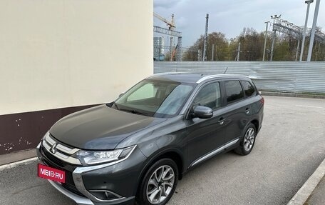 Mitsubishi Outlander III рестайлинг 3, 2015 год, 1 945 000 рублей, 4 фотография
