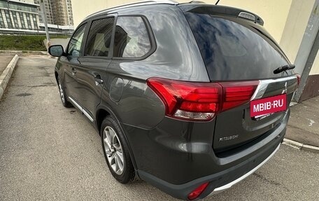 Mitsubishi Outlander III рестайлинг 3, 2015 год, 1 945 000 рублей, 9 фотография
