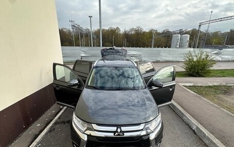 Mitsubishi Outlander III рестайлинг 3, 2015 год, 1 945 000 рублей, 3 фотография