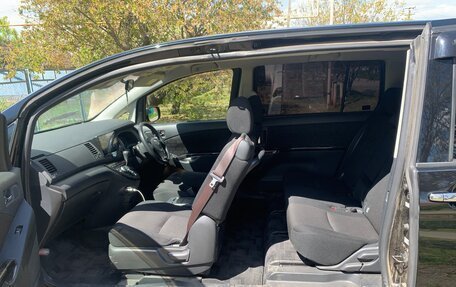 Toyota ISis I, 2011 год, 1 350 000 рублей, 4 фотография