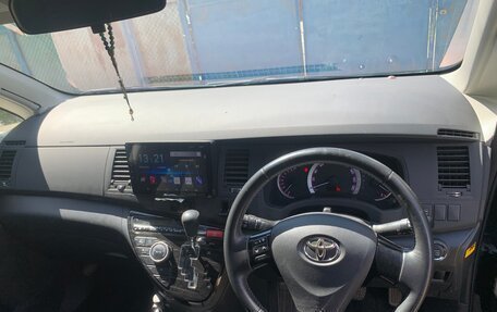 Toyota ISis I, 2011 год, 1 350 000 рублей, 5 фотография