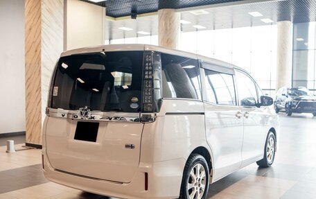 Toyota Voxy III, 2015 год, 2 168 000 рублей, 4 фотография