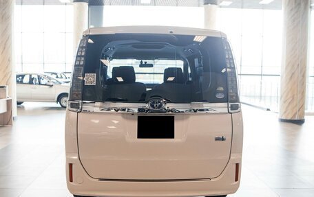 Toyota Voxy III, 2015 год, 2 168 000 рублей, 5 фотография