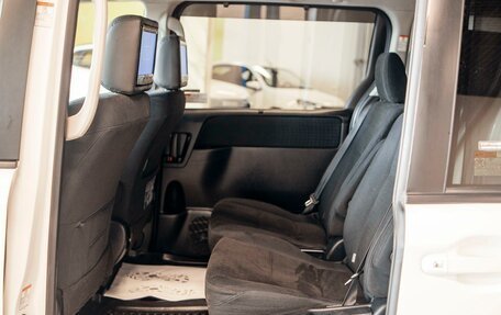 Toyota Voxy III, 2015 год, 2 168 000 рублей, 17 фотография