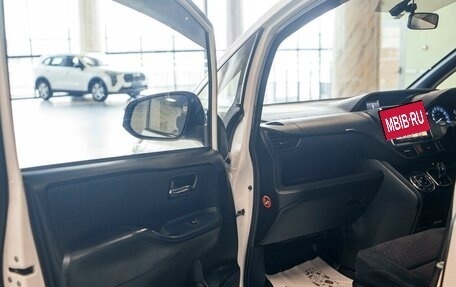 Toyota Voxy III, 2015 год, 2 168 000 рублей, 18 фотография