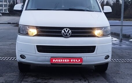 Volkswagen Caravelle T5, 2013 год, 1 850 000 рублей, 1 фотография