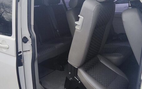 Volkswagen Caravelle T5, 2013 год, 1 850 000 рублей, 8 фотография