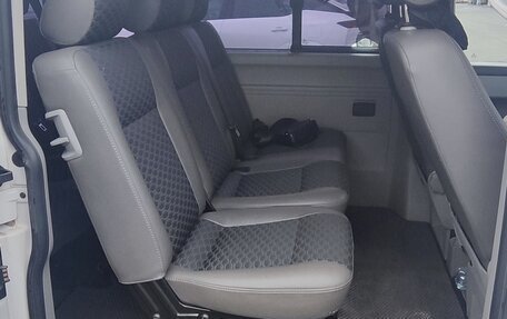 Volkswagen Caravelle T5, 2013 год, 1 850 000 рублей, 6 фотография