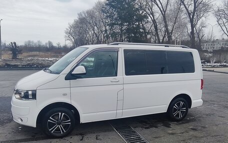 Volkswagen Caravelle T5, 2013 год, 1 850 000 рублей, 2 фотография