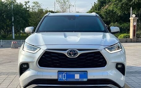 Toyota Highlander, 2024 год, 5 900 000 рублей, 2 фотография