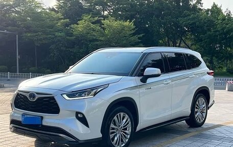 Toyota Highlander, 2024 год, 5 900 000 рублей, 3 фотография