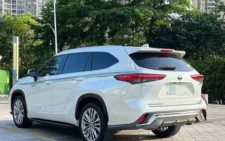 Toyota Highlander, 2024 год, 5 900 000 рублей, 4 фотография