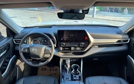 Toyota Highlander, 2024 год, 5 900 000 рублей, 12 фотография
