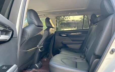 Toyota Highlander, 2024 год, 5 900 000 рублей, 14 фотография