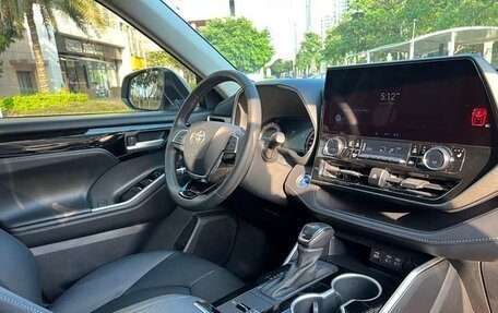 Toyota Highlander, 2024 год, 5 900 000 рублей, 13 фотография