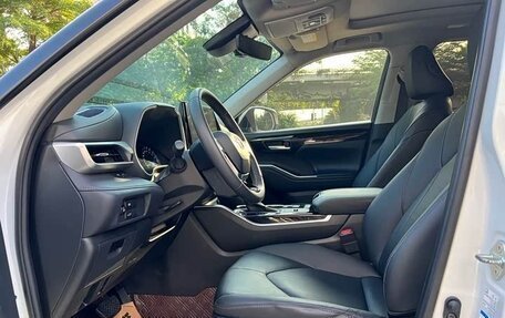 Toyota Highlander, 2024 год, 5 900 000 рублей, 9 фотография