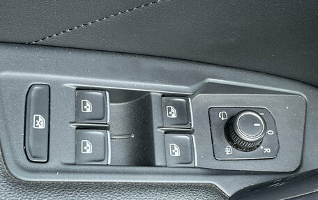 Volkswagen Tiguan II, 2018 год, 3 200 000 рублей, 13 фотография