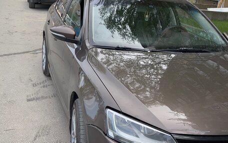 Volkswagen Jetta VI, 2011 год, 650 000 рублей, 2 фотография