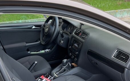 Volkswagen Jetta VI, 2011 год, 650 000 рублей, 7 фотография